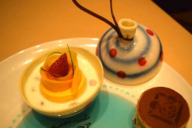 エンパイアディナー「マンゴープリンとココナッツソース　小豆アイスのどら焼き」