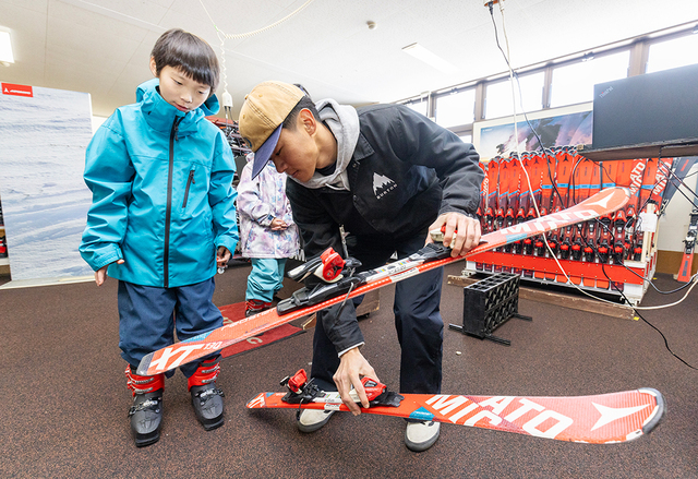 本物のスキー板に興味シンシン