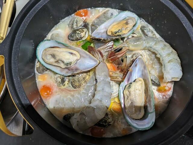 【アイリスオーヤマ 無加水鍋 COTOCO （MKSN-S20）】パエリアも意外と簡単