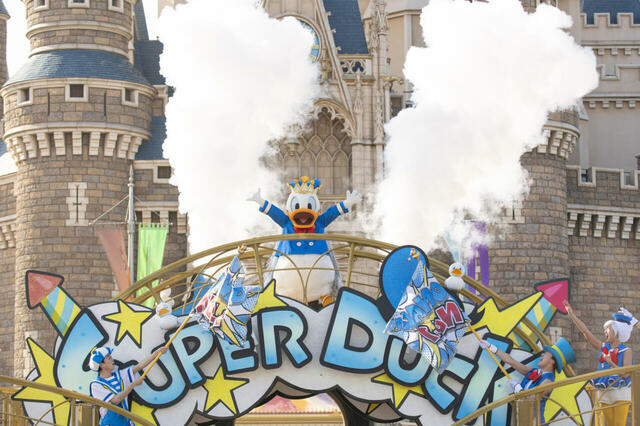 「クワッキーセレブレーション★ ドナルド・ザ・レジェンド!」のようす【「ディズニー・パルパルーザ“ドナルドのクワッキー・ダック!ダック!ダックシティ!”」】