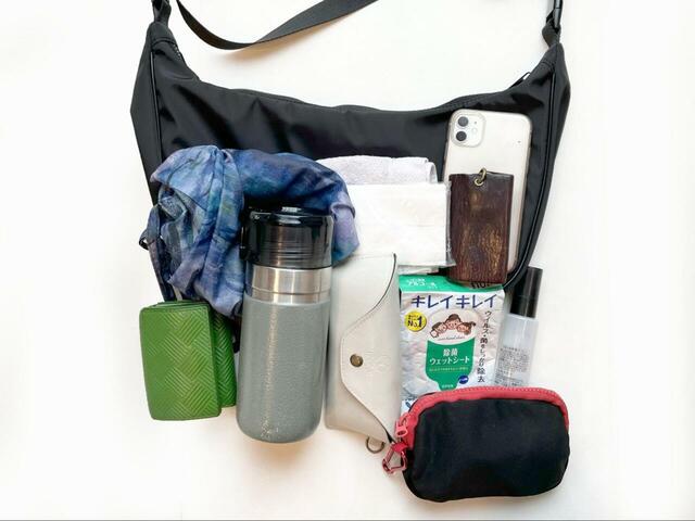 【green label relaxing 2WAY ハッスイ ショルダー バッグ】500mlの水筒やポーチ、エコバッグ、スマホや鍵など、荷物多めな筆者のマストアイテムが全部収まりました!