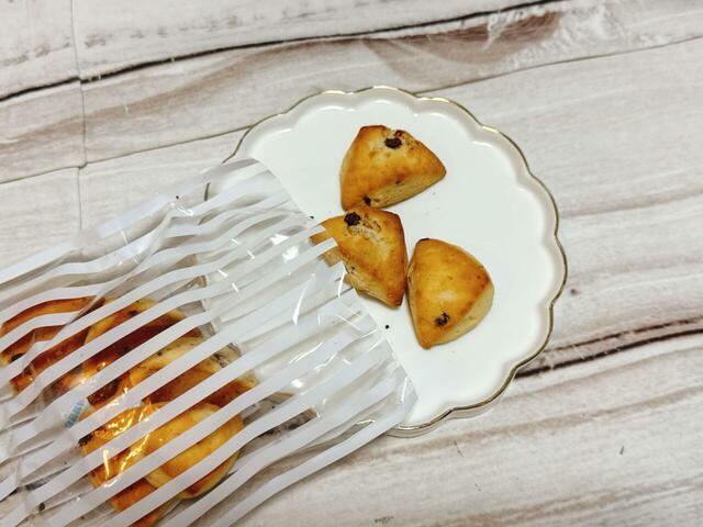 【カルディ ハロウィンキャニスター缶】一口サイズのチョコチップスコーン入り。バターのコクとチョコチップの甘味の相性抜群！