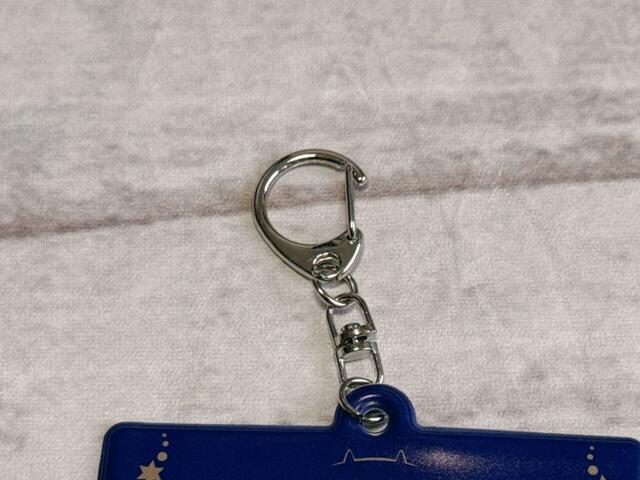 キーリング付きでバッグなどにつけられる！