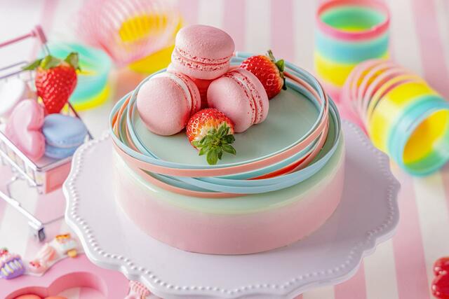 パステルカラーのループ【ヒルトン東京『ストロベリー・ハートファクトリー』いちごスイーツビュッフェ】