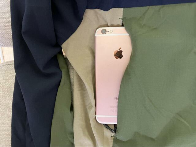 【ワークマン　耐久撥水トラベルシェルカーディガン】ファスナー付きの胸ポケットに荷物を入れれば軽い運動時も落とさず安心！