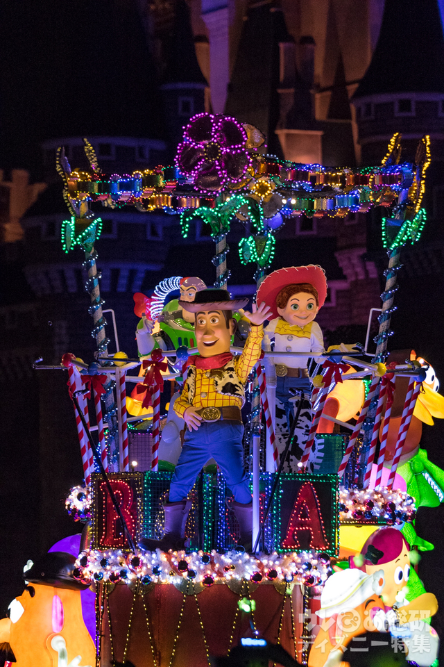 クリスマスバージョン「東京ディズニーランド・エレクトリカルパレード・ドリームライツ」（2016年）｜東京ディズニーランド「クリスマス・ファンタジー」