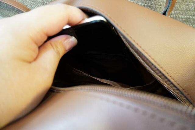 【Ungrid(アングリッド)ミニボストンショルダーバッグ】スマホを横に入れられる内ポケット