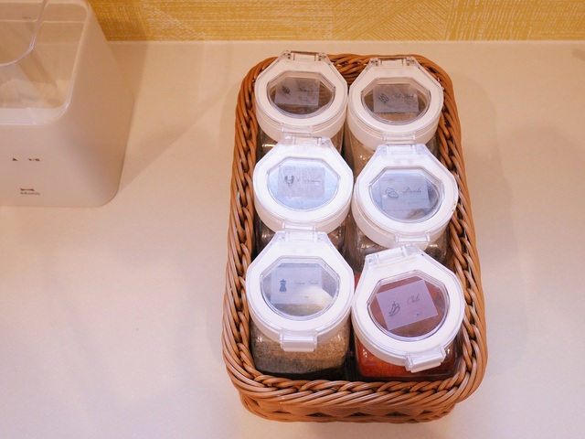 【ベルメゾン　洗えるラタン調収納バスケット  ブラウン ｜￥1,980～4,790 （税込）】フレッシュロック6個がシンデレラフィット！