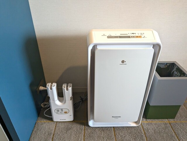 【星野リゾート 1955 東京ベイ】客室には濡れた靴を乾かせる乾燥機と空気清浄加湿器が備え付けられている