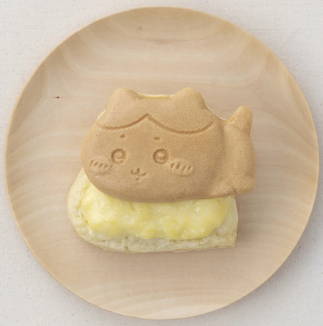 「ハチワレ（クリーム）」＜期間：2025年4月7日〜＞【“ちいかわ・ハチワレ・うさぎ”が「ちいかわ焼き」に♪4月7日に「横浜ワールドポーターズ」にオープン！】