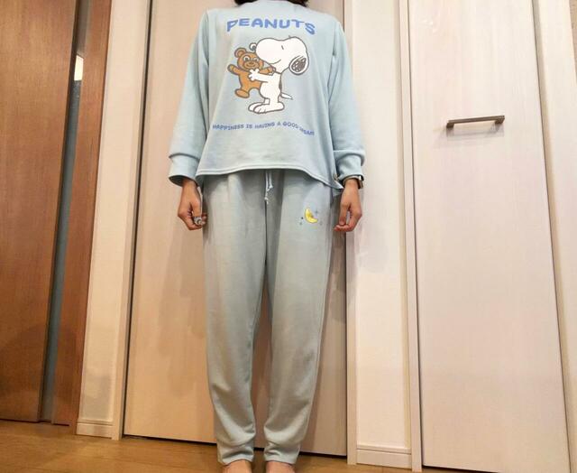 【Recoverypro Lab. 疲労回復ウェア SNOOPY】「ゆったりＭ」サイズを着用。特に肩回りや袖周りがかなりゆったりしています