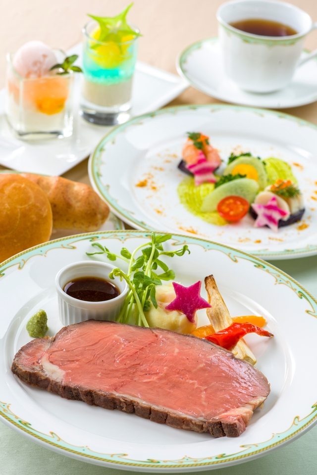 スペシャルランチコース 3,390円〜5,000円|東京ディズニーシー「S.S.コロンビア・ダイニングルーム」|東京ディズニーリゾート「ディズニー七夕デイズ」