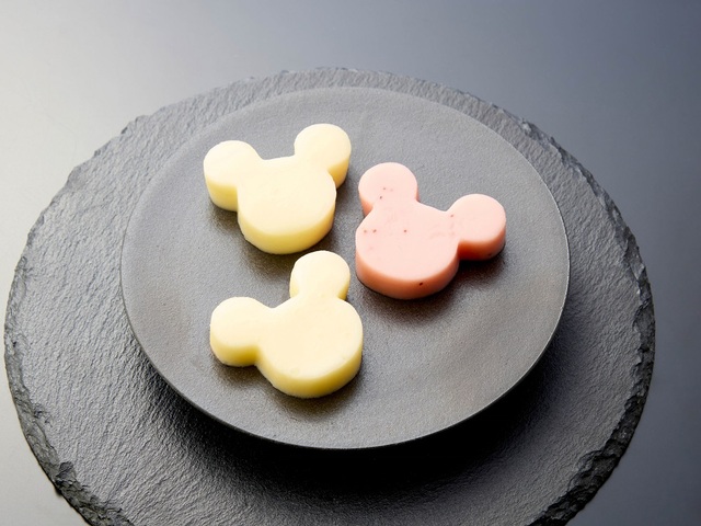 おせち・三段重「ミッキー&ミニー」|27,900 円(税込)