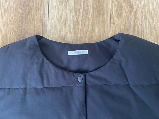 【Honeys ノーカラーライトブルゾン】どんなコーデにも合わせやすい、クルーネックのシンプルデザイン◎