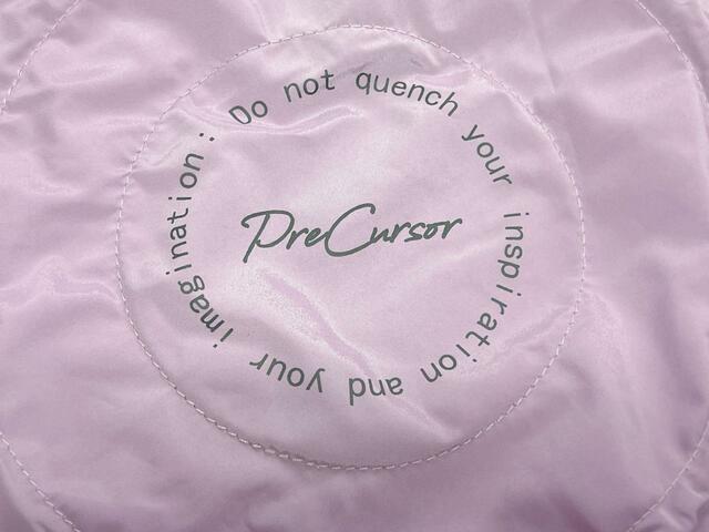 円形の布にはグレーのロゴ入りでおしゃれなのもうれしい！