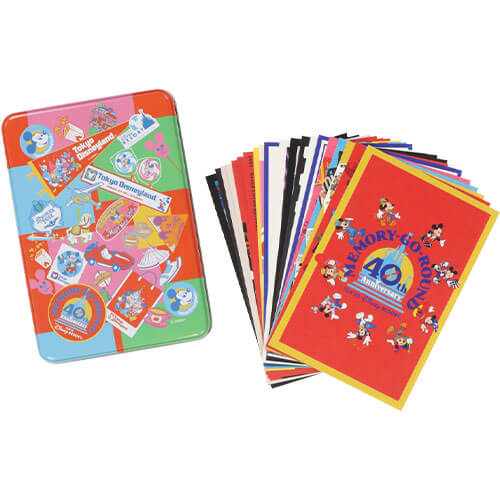 ポストカードセット 5,000円｜サイズ：（缶）縦約16×横約11×高さ約2.6cm（ポストカード）縦約15×横約10cm、20枚セット｜東京ディズニーリゾート40周年“ドリームゴーラウンド”「MEMORY-GO-ROUND」グッズ｜発売日：2023年6月13日（月）｜販売店舗：東京ディズニーランド「グランドエンポーリアム」、東京ディズニーシー「エンポーリオ」