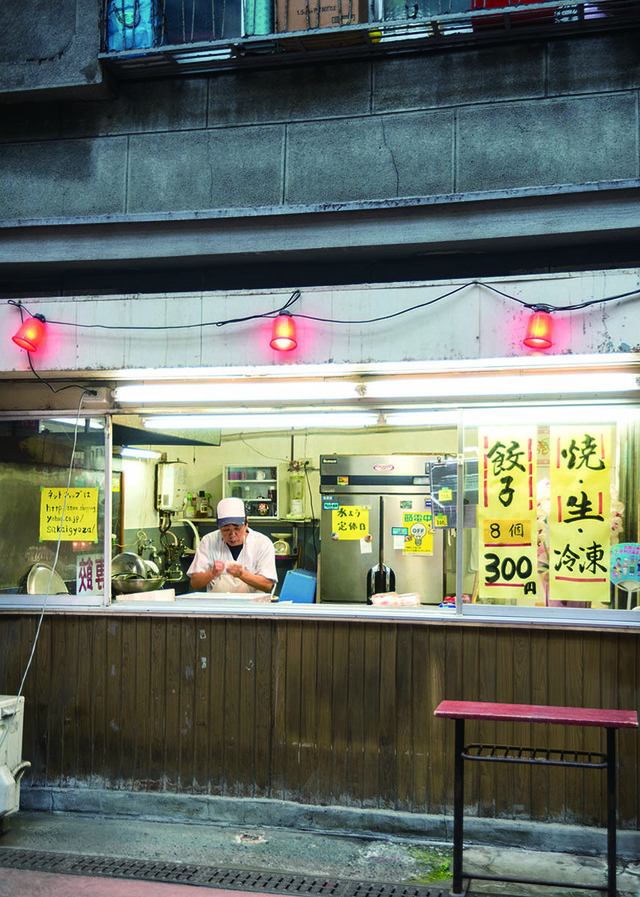 「テイクアウト餃子」の名店／餃子専門 さかい食品 三ノ輪店（三ノ輪）　外観