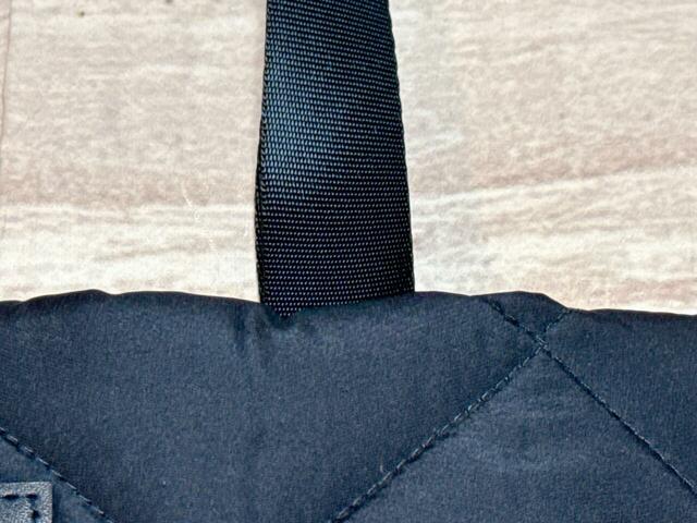 マットな質感の本体とツヤのある持ち手の異素材の組み合わせがおしゃれ!