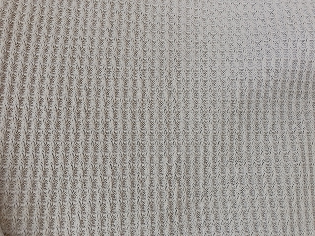 【ワークマン レディースウォームワッフルクルーネック】空気を多く含み保温性のあるワッフル地