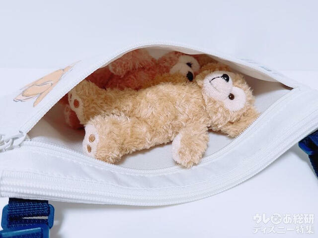 ポケットにぬいぐるみバッジが2人入ります