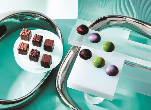 【高島屋 アムール・デュ・ショコラ】「パトリック・ロジェ」1ロシェ(16個入)8,748円 2ドームアソート(9個入)8,856円