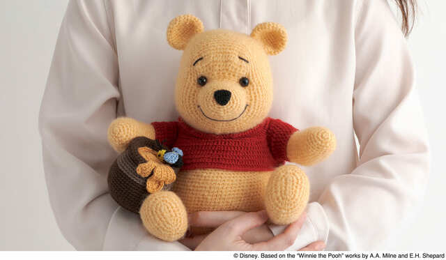 【ふわふわ編みぐるみ＜くまのプーさん＞】 材料セット価格：8,690円（税込）　完成サイズ：高さ約26cm