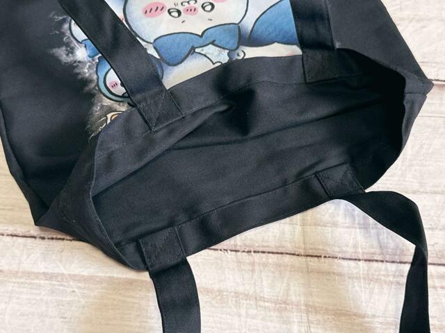 内側はポケットなどはないシンプルな作り