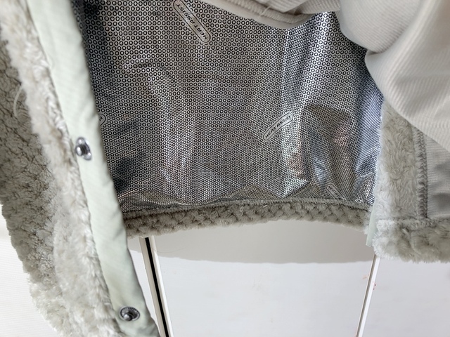 【ワークマン ダイヤフリースプルオーバー】内側は保温性の高いアルミプリント