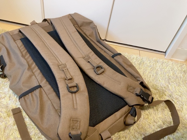 【ワークマン ジョイントバックパック】肩パッドや背中部分にはメッシュクッションが採用されていて、長時間背負っても疲れにくくなっています