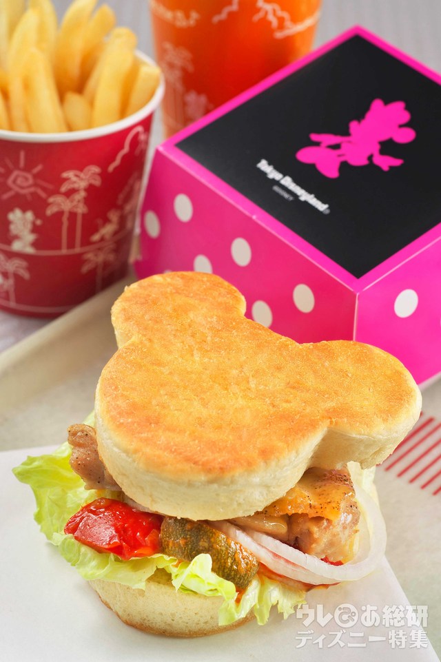 トゥモローランド・テラス「チキン&ラタトゥイユサンド」