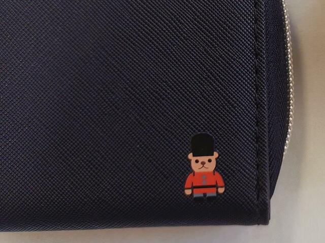 ブランドのアイコンでもあるクマのイラスト付き