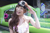 スライドザシティーに参加した水着美女たち