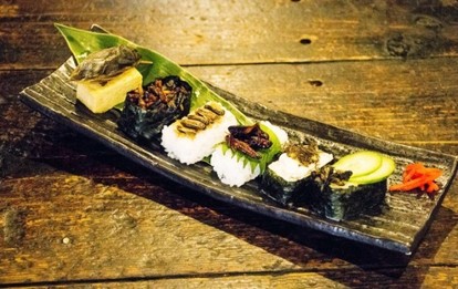 画像あり 昆虫を お寿司 にしちゃいました 昆虫食フェア 未来の食卓 昆虫料理 の提供メニューが挑戦的 ヤバチケ