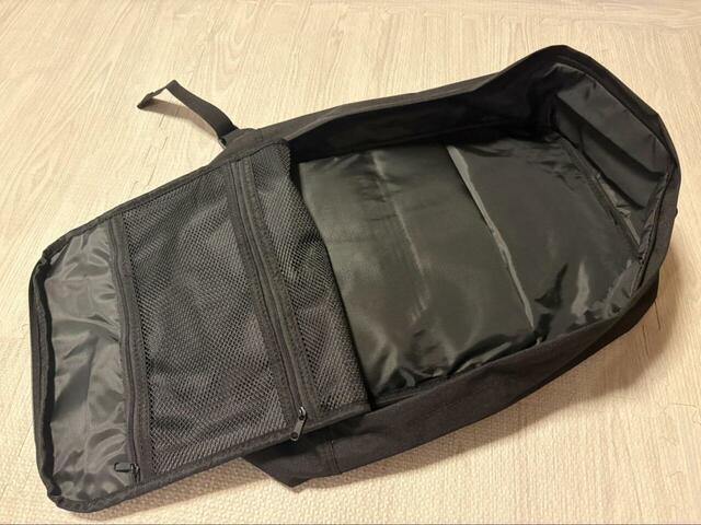 【ワークマン／コーデュラ(R)カジュアルデイバッグ】メイン収納のフタ裏には大小2つのメッシュポケットが付いていて便利！