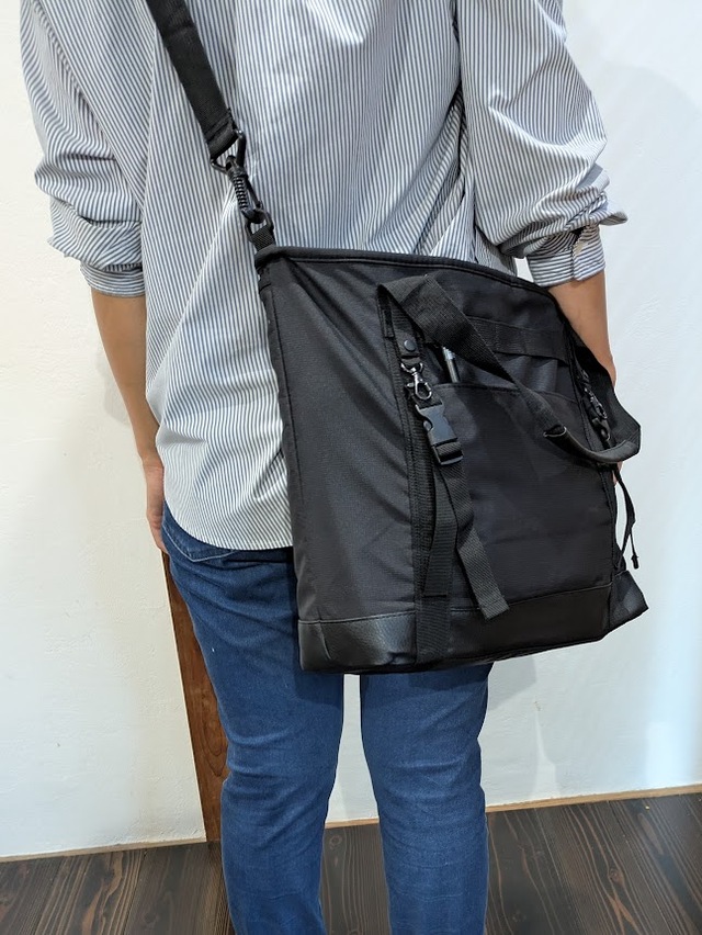 【ワークマン ジョイントトートバッグエキスパートエディション】ショルダーベルト付きの2WAY仕様。斜めがけも可能です◎