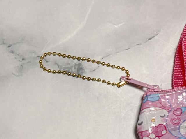 ボールチェーン付きでバッグなどにつけて持ち歩けます