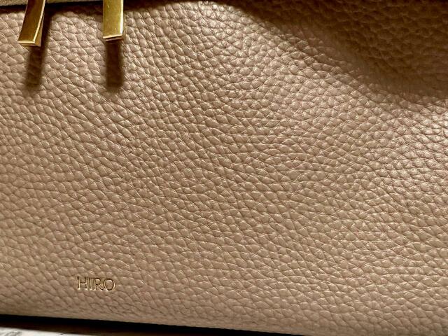 【オトナミューズ 4月号 付録:小田切ヒロさん監修「レザー調コスメポーチ」】シボ感のあるレザー調の素材が高見え!