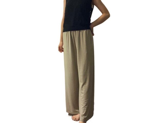 【ユニクロ　ソフトブラッシュドイージーパンツ】身長163cm・Mサイズ着用。裾は足の甲にかかるくらいです