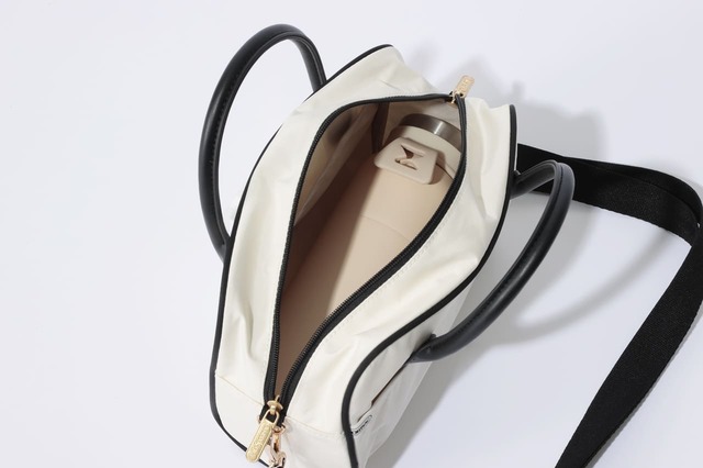 【レスポートサック「Square TH Crossbody」】500ml のボトルや長財布の収納が可能な大きさ