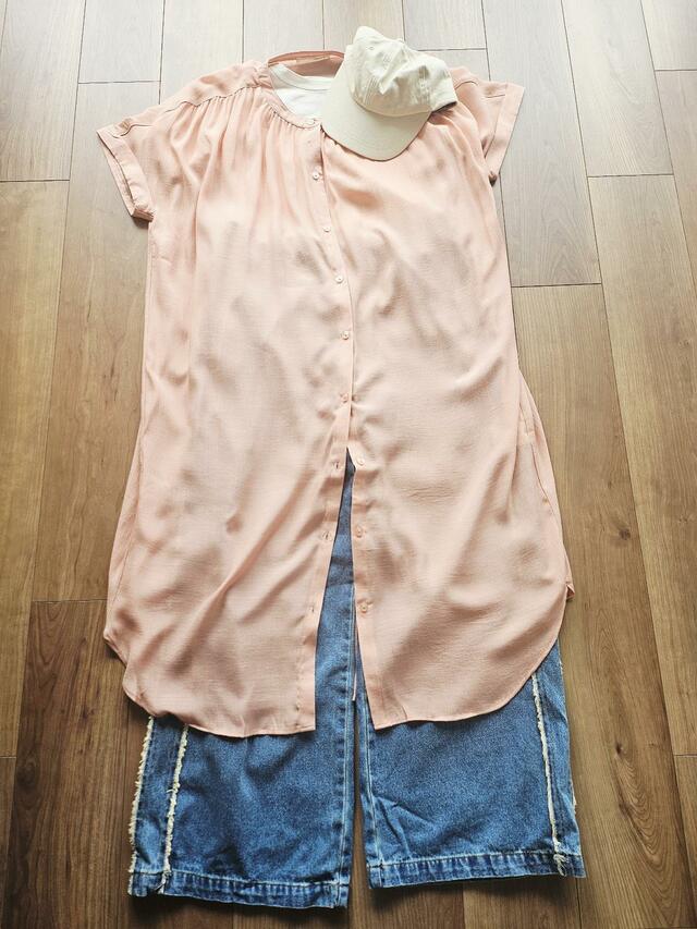 【SHOO・LA・RUE　シャツワンピース】デニムやキャップなどカジュアルなアイテムを合わせてもいい感じ！