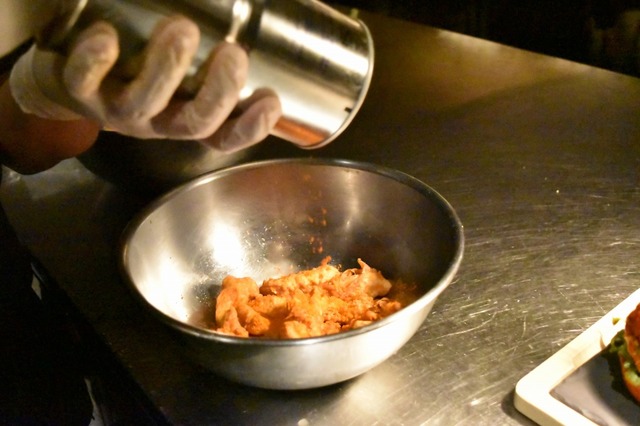 更にペッパーをフリフリ！