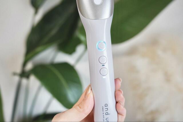 【3coins　電気ブラシ】操作ボタン（電源、LED、EMS）