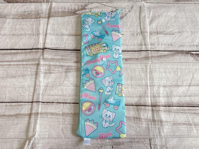 背面はなんと総柄仕様！