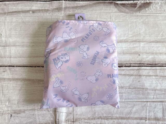 ポケットに折りたたんだバッグを入れれば、コンパクトに持ち運べて便利!