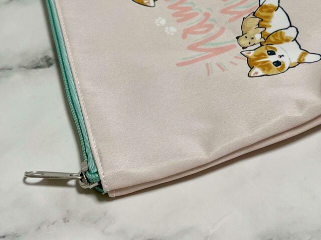 【アベイル】素材はサテン調。高級感があるのがGood！