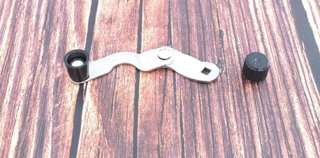 調整つまみとレバー【MonoMater（モノマスター）9月号増刊】「スヌーピーデザインのコーヒーミル」