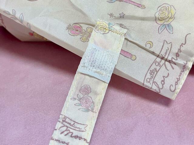 【3COINS×セーラームーン】留め具はマジックテープ仕様