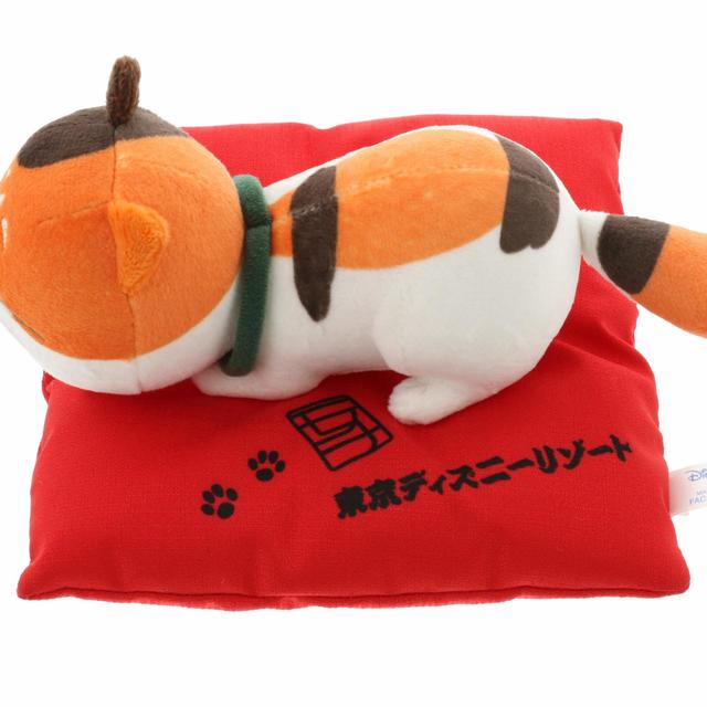 クッション 1900円｜縦約15×横約21×厚さ約11cm｜東京ディズニーリゾート・アプリ、プラネットM