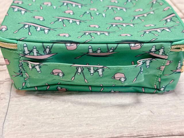 上部にはハンドル付き。フックにかけることもできます