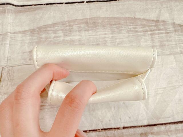 コインポケットの奥にカードポケットがついています